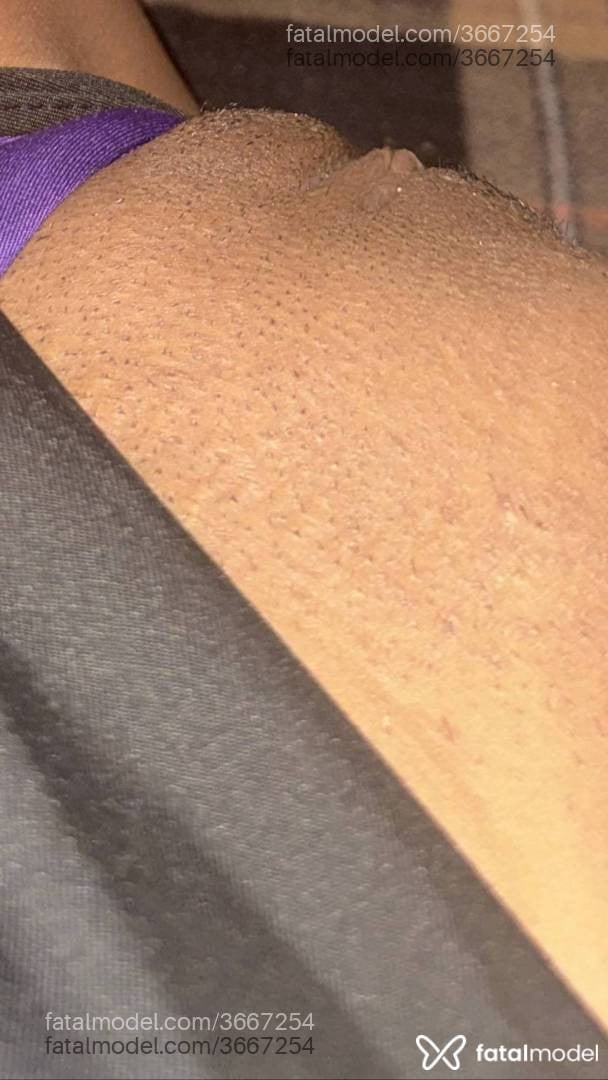 Acompanhante mulher morena (o) de olhos pretos - Millid