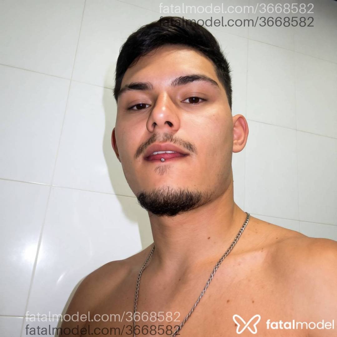 Acompanhante homem com cabelo castanho de olhos castanhos - Yago Massaro