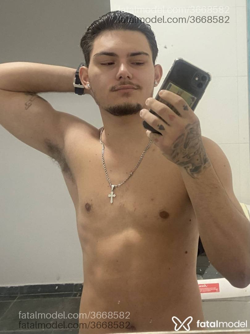 Acompanhante homem com cabelo castanho de olhos castanhos - Yago Massaro