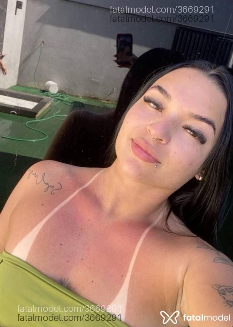 Acompanhante mulher morena (o) de olhos mel - Aurora