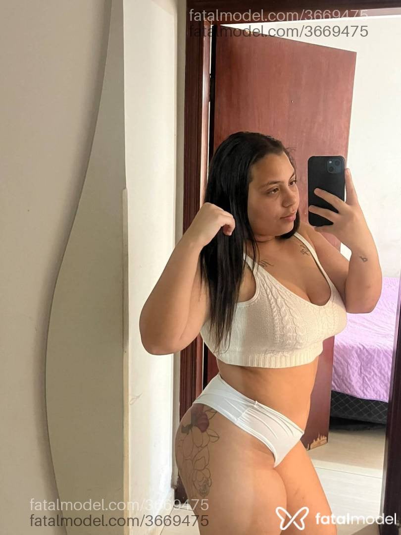 Acompanhante mulher com cabelo castanho de olhos castanhos - Kethellyn