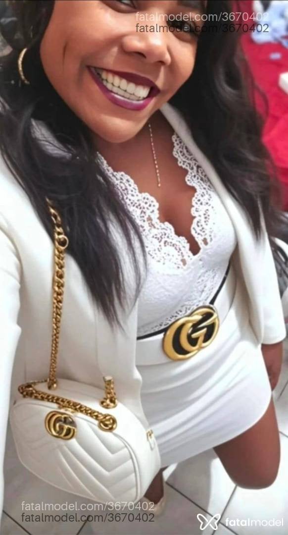 Acompanhante mulher com cabelo castanho de olhos castanhos - Natalia Barcellos