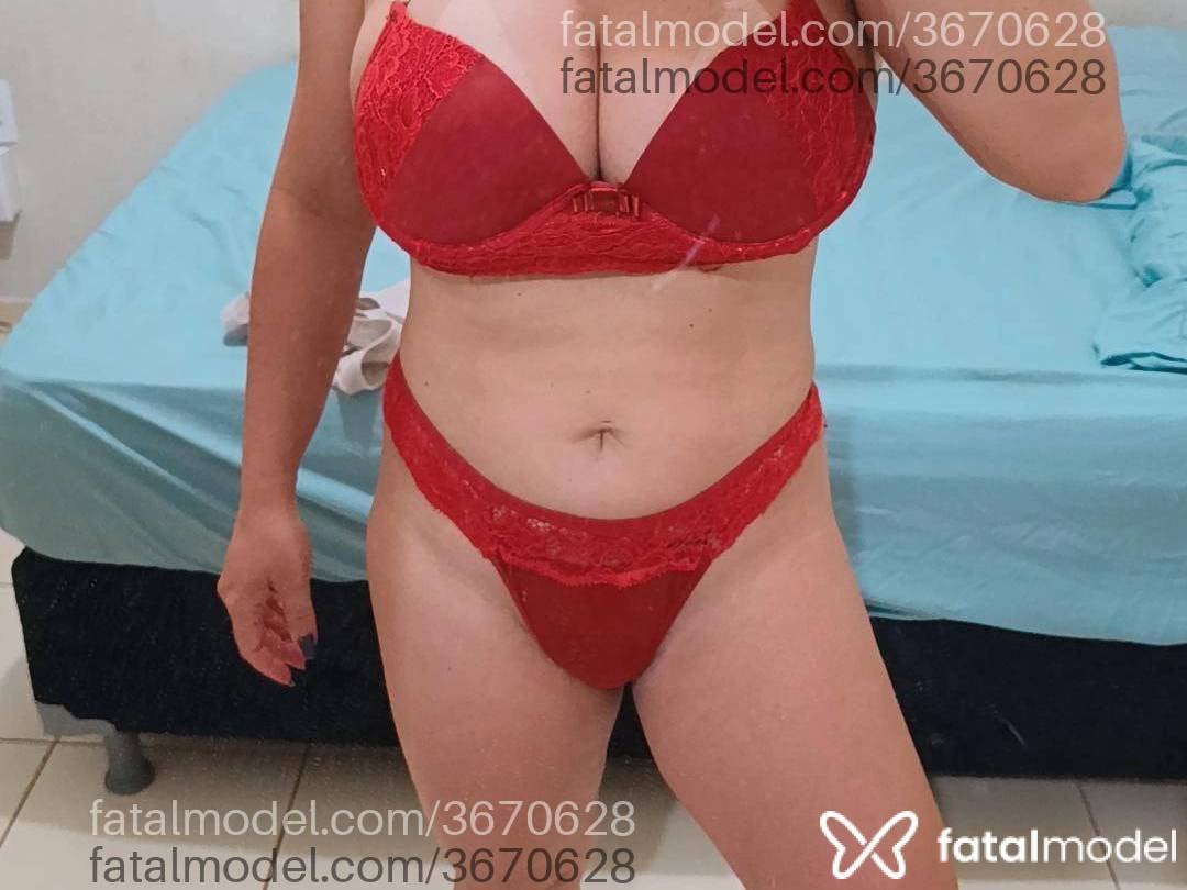 Acompanhante mulher com cabelo castanho de olhos castanhos - Lolla Safira