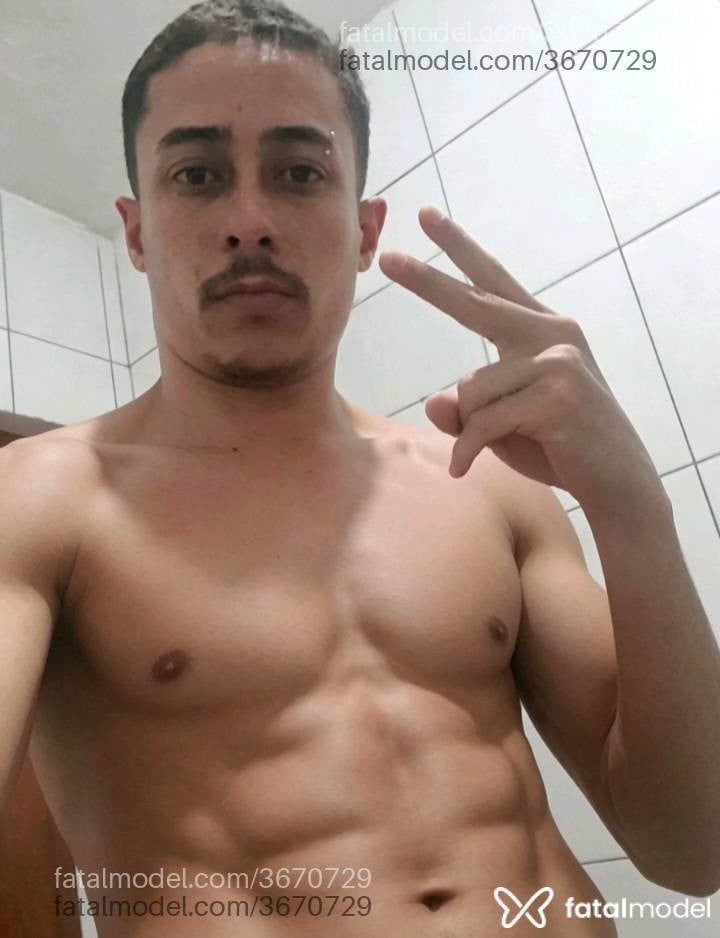 Acompanhante homem com cabelo castanho de olhos castanhos - Henrique