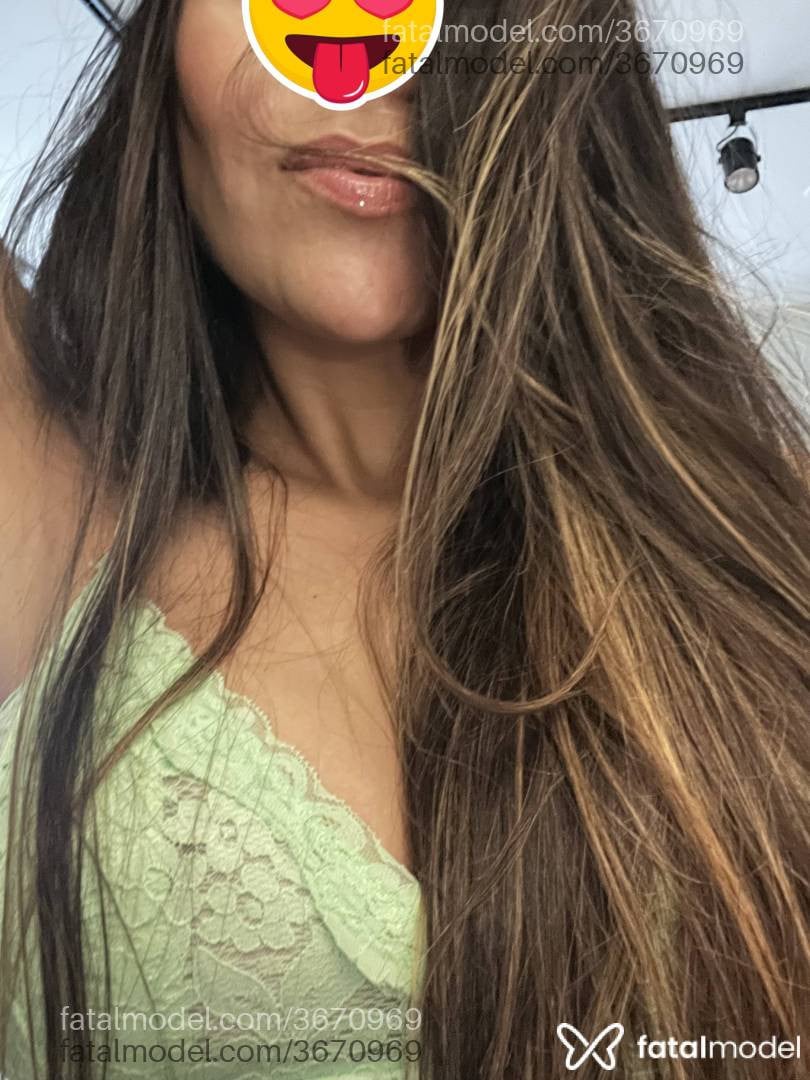 Acompanhante mulher com cabelo castanho de olhos castanhos - Regna