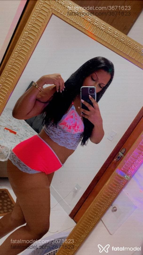 Acompanhante mulher morena (o) de olhos castanhos - Thayná