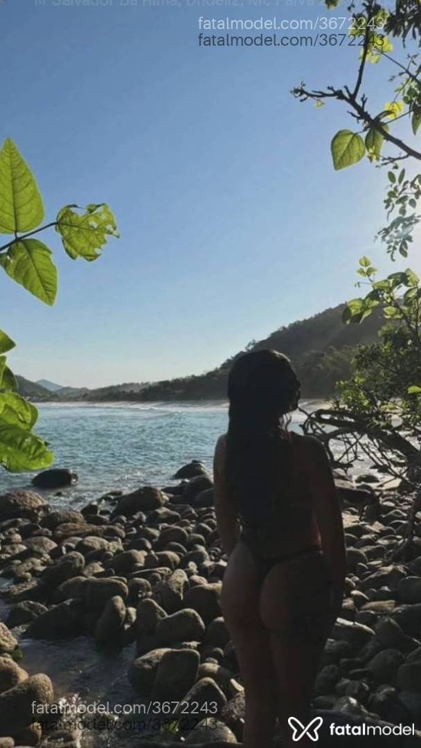 Acompanhante mulher trans morena (o) de olhos pretos - Pérola Linssz