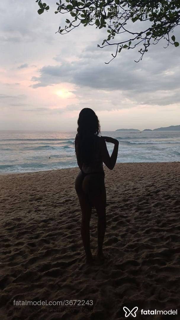 Acompanhante mulher trans morena (o) de olhos pretos - Pérola Linssz