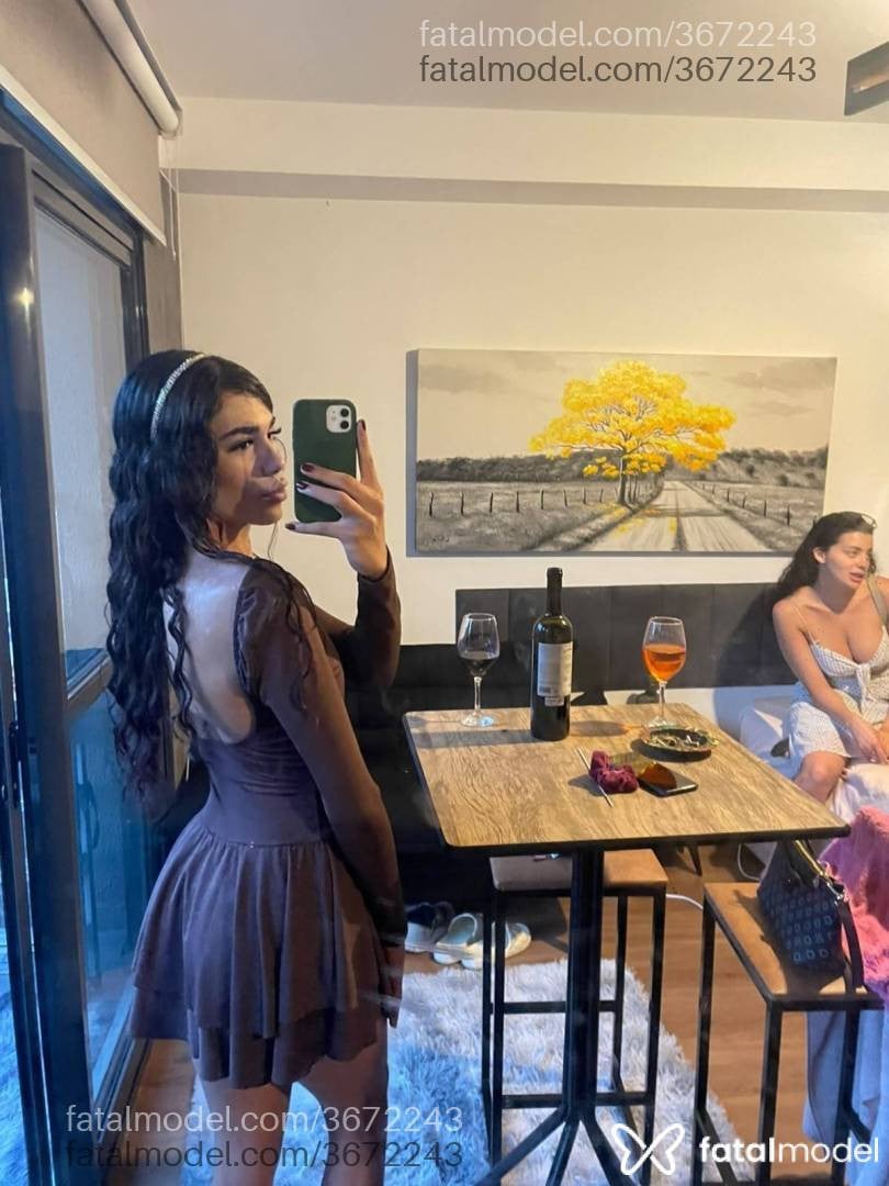 Acompanhante mulher trans morena (o) de olhos castanhos - Pérola Linssz