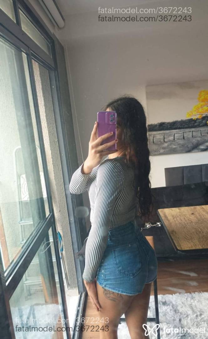 Acompanhante mulher trans morena (o) de olhos castanhos - Pérola Linssz