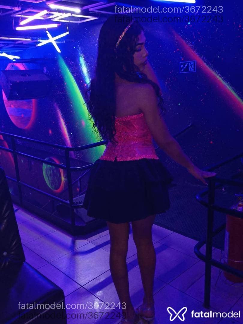 Acompanhante mulher trans morena (o) de olhos pretos - Pérola Linssz