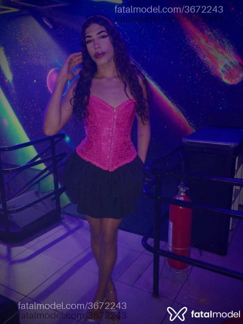 Acompanhante mulher trans morena (o) de olhos castanhos - Pérola Linssz