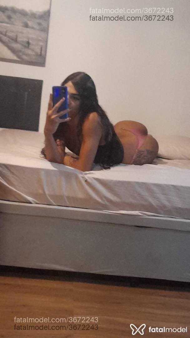 Acompanhante mulher trans morena (o) de olhos pretos - Pérola Linssz