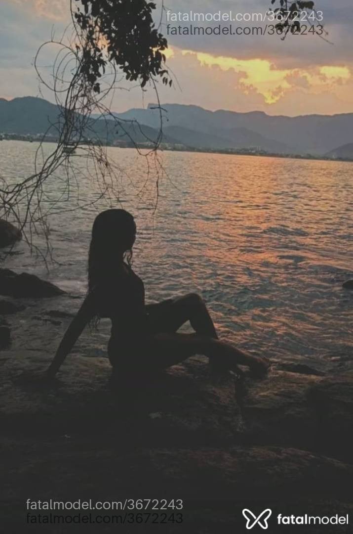 Acompanhante mulher trans morena (o) de olhos pretos - Pérola Linssz