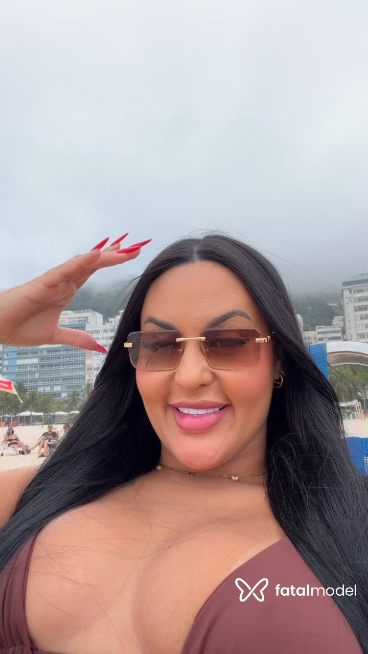 Acompanhante mulher morena (o) de olhos pretos - Maya Liss