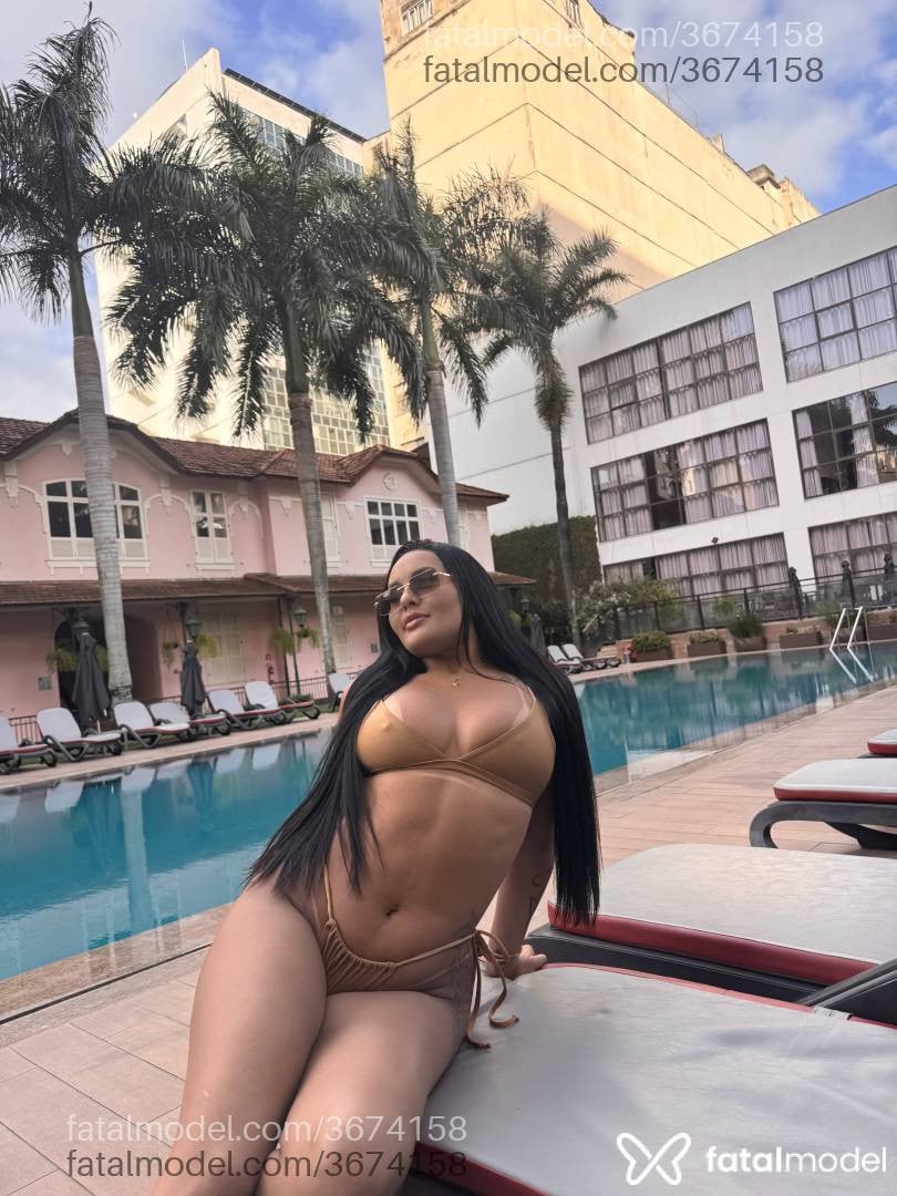 Acompanhante mulher morena (o) de olhos pretos - Maya Liss