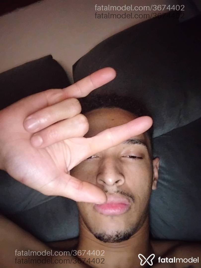Acompanhante homem morena (o) de olhos castanhos - Minerinho