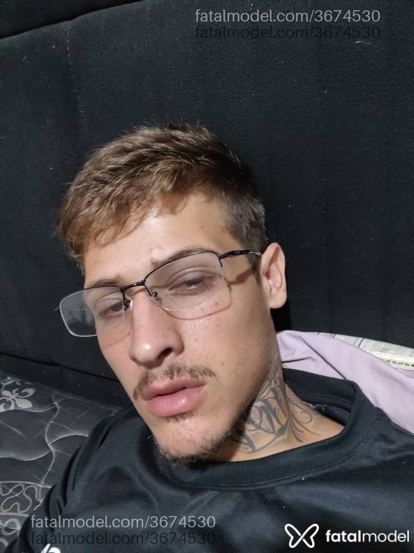 Acompanhante homem com cabelo castanho de olhos castanhos - Xande