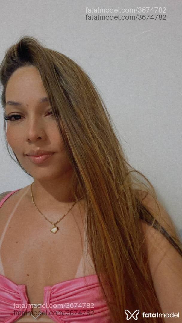 Acompanhante mulher loira (o) de olhos pretos - Joyce