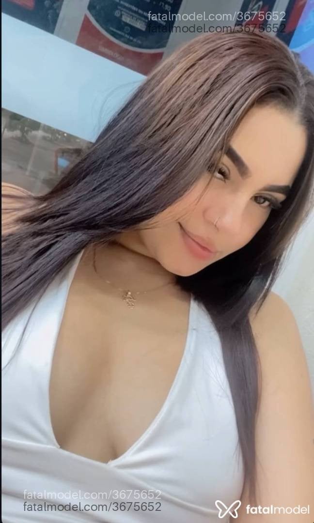 Acompanhante mulher com cabelo castanho de olhos castanhos - Lara Bolzane