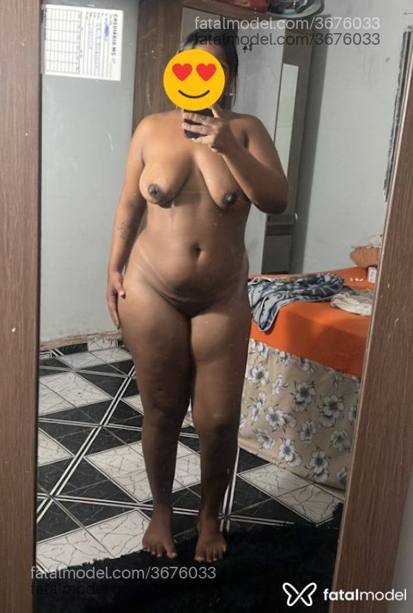 Acompanhante mulher com cabelo colorido de olhos pretos - Vanessa