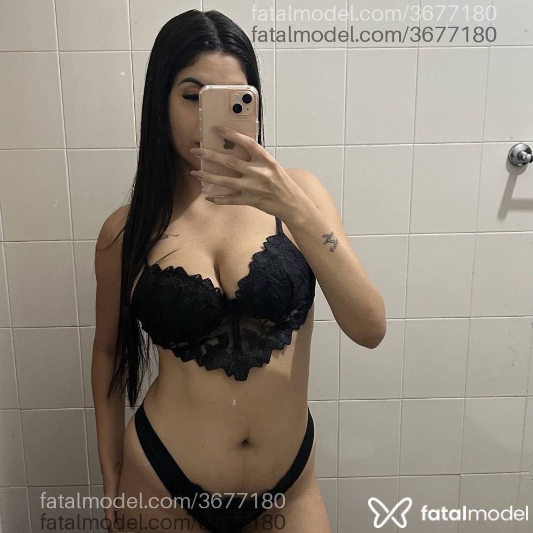 Acompanhante mulher morena (o) de olhos castanhos - Mirella