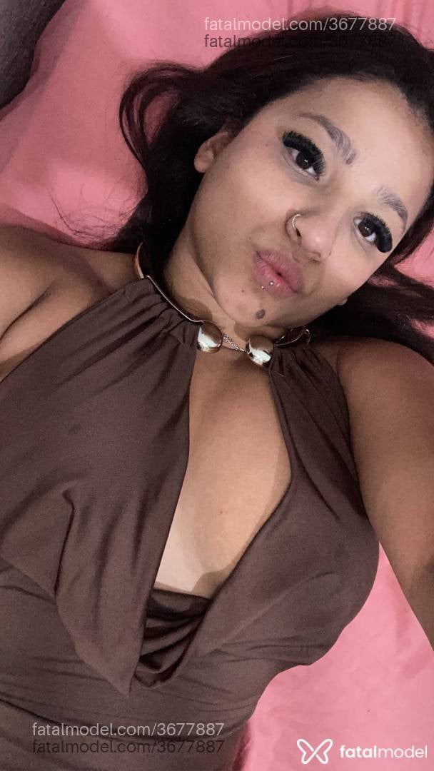 Acompanhante mulher morena (o) de olhos castanhos - Mika Raniel