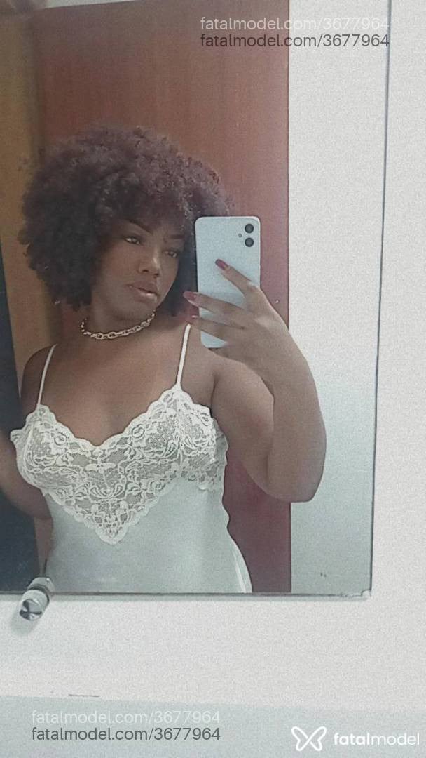 Acompanhante mulher com cabelo castanho de olhos castanhos - Pamela Diniz