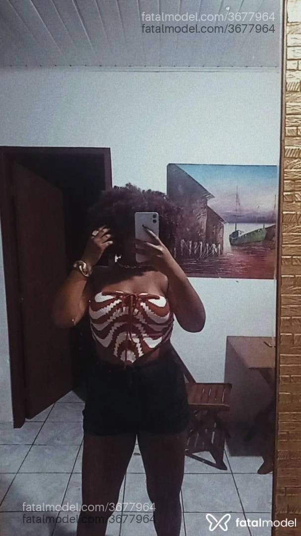 Acompanhante mulher com cabelo castanho de olhos castanhos - Pamela Diniz