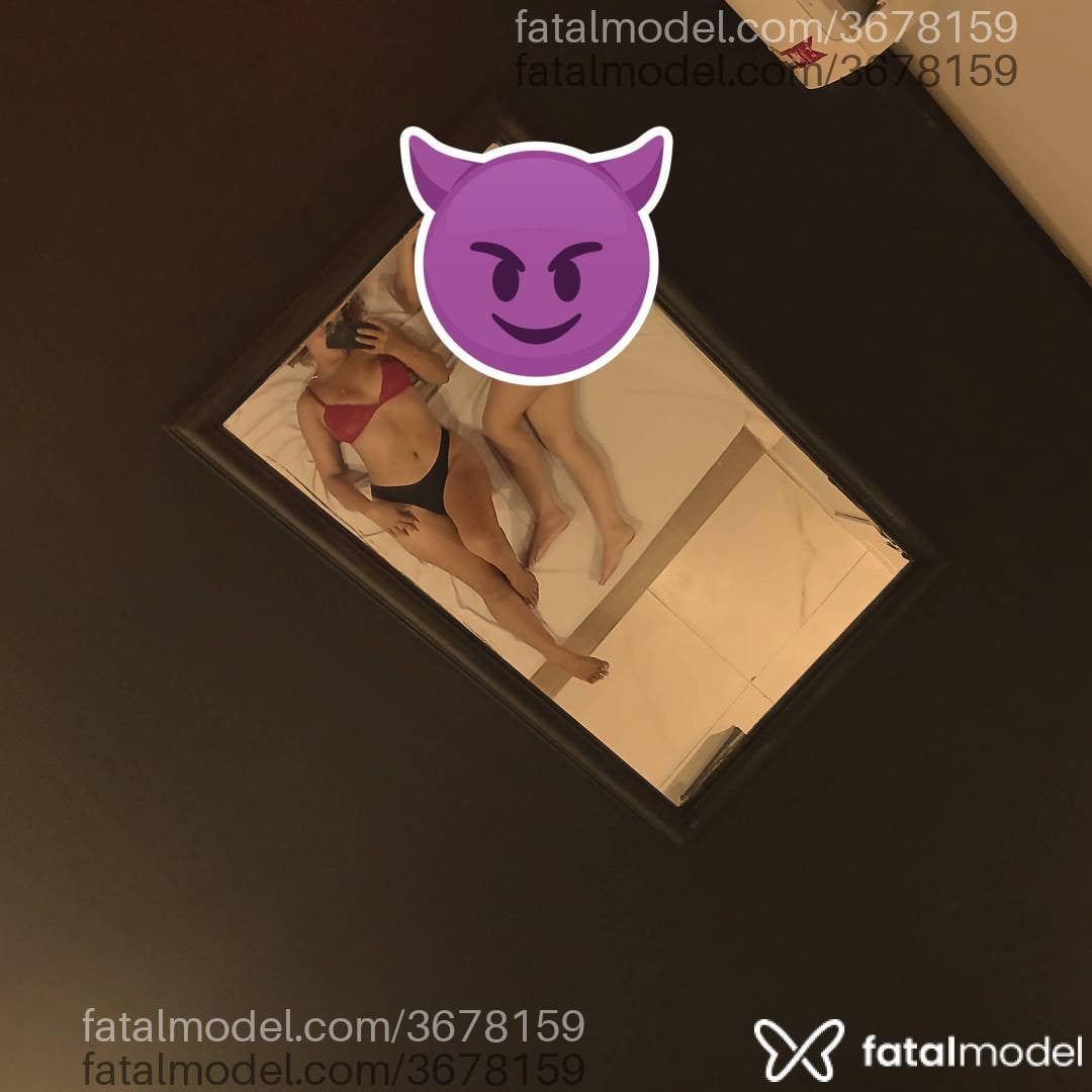 Acompanhante mulher ruiva (o) de olhos pretos - Preta Rara