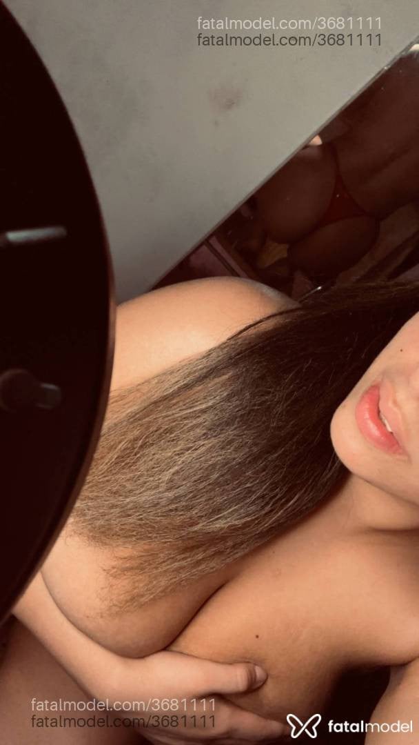 Acompanhante mulher morena (o) de olhos mel - Vitoria Avila
