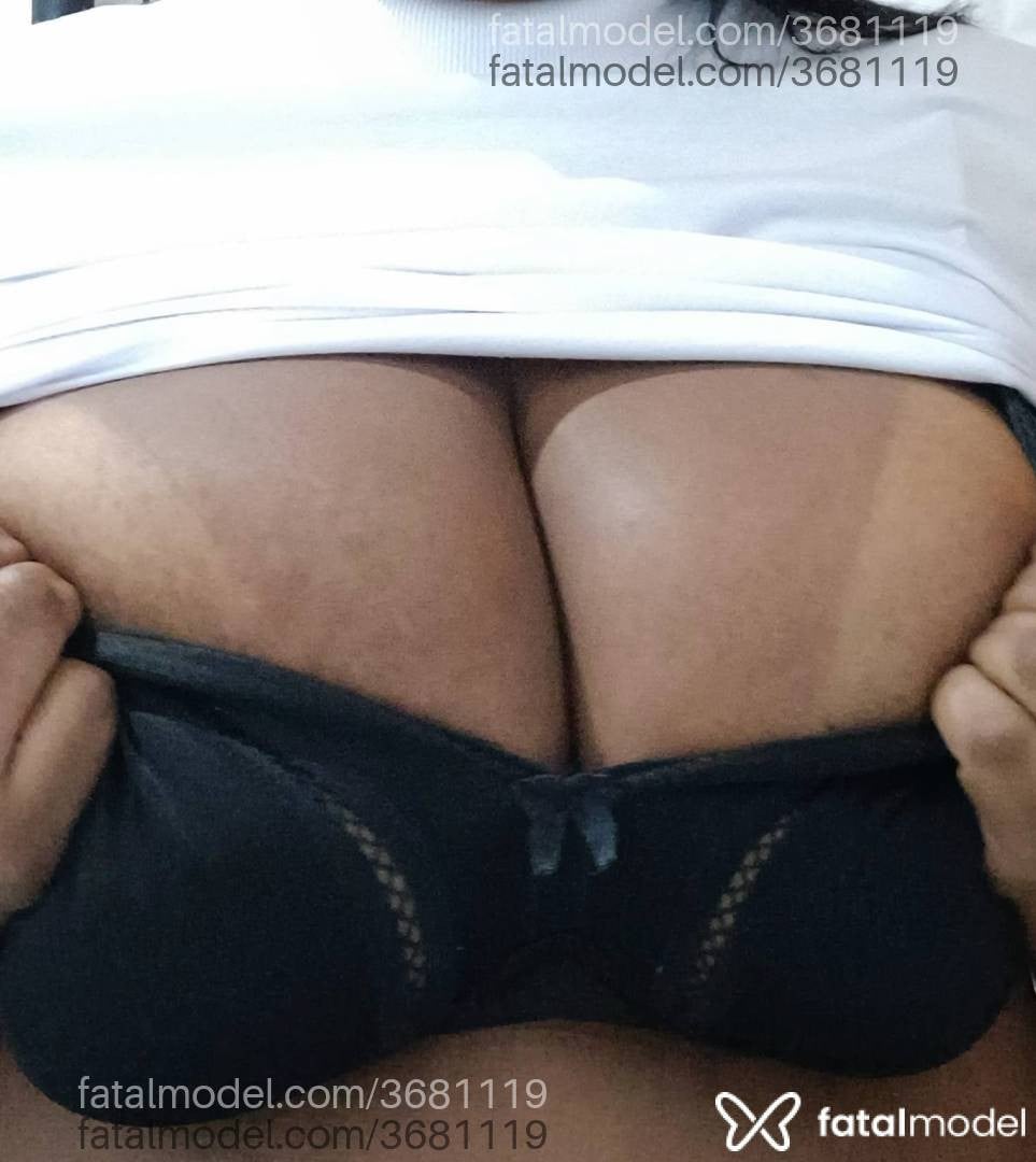 Acompanhante mulher com cabelo castanho de olhos castanhos - Dayana