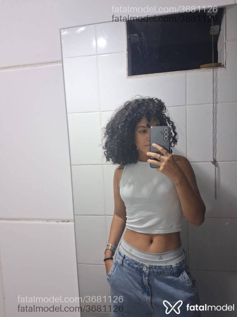 Acompanhante mulher morena (o) de olhos castanhos - Paolla