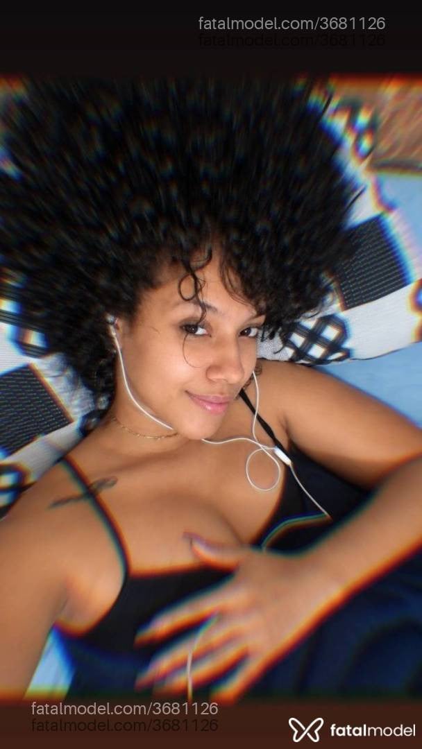 Acompanhante mulher morena (o) de olhos castanhos - Paolla