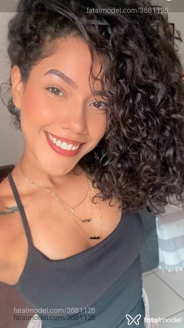 Acompanhante mulher morena (o) de olhos castanhos - Paolla
