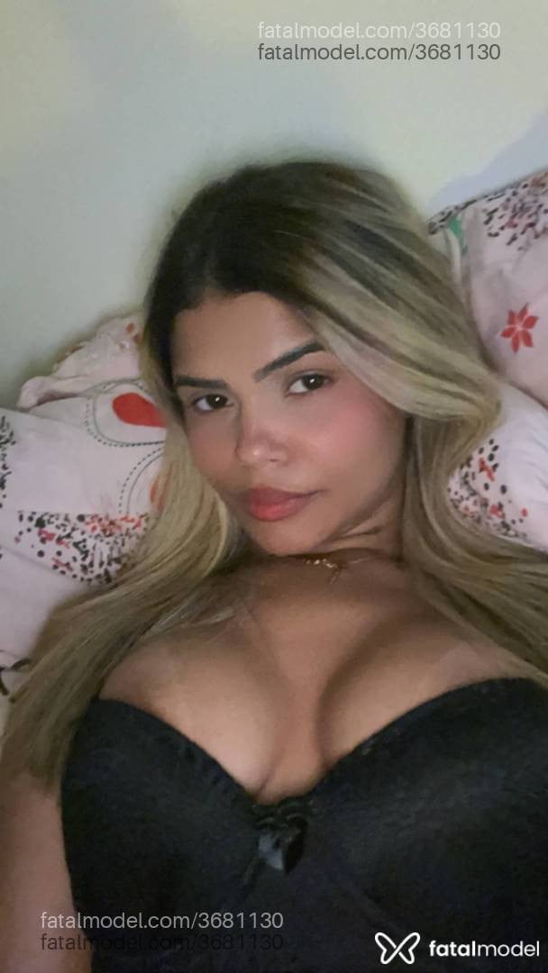 Acompanhante mulher loira (o) de olhos castanhos - Carla