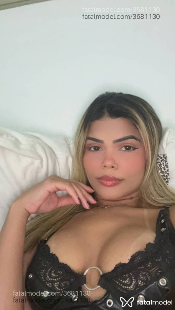 Acompanhante mulher loira (o) de olhos castanhos - Carla