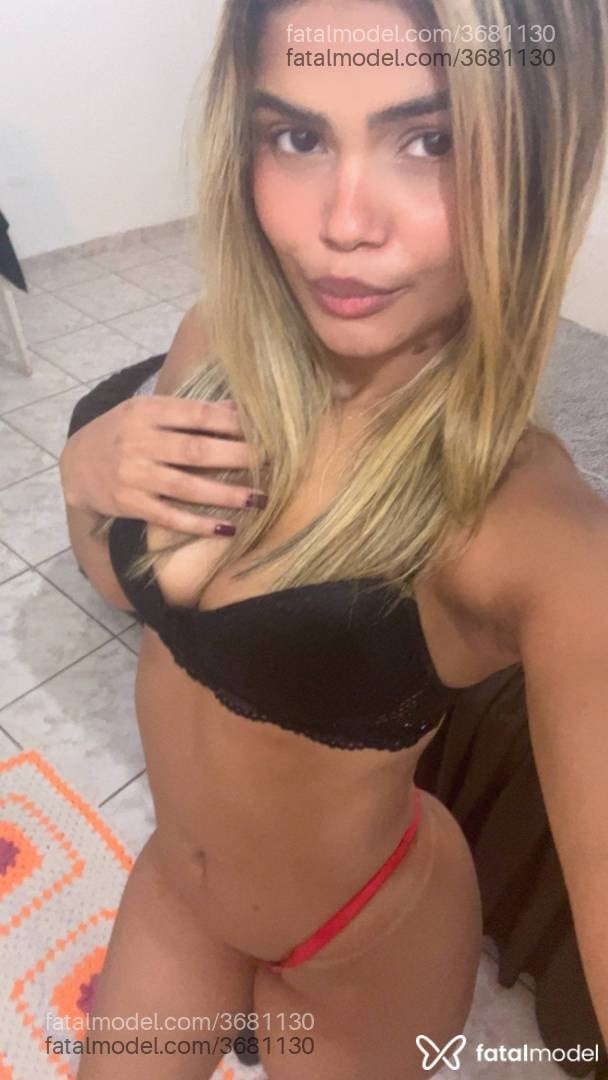 Acompanhante mulher loira (o) de olhos castanhos - Carla