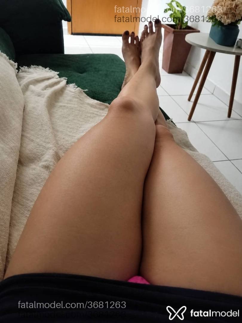 Acompanhante mulher sem cabelo de olhos castanhos - Laís Ávila