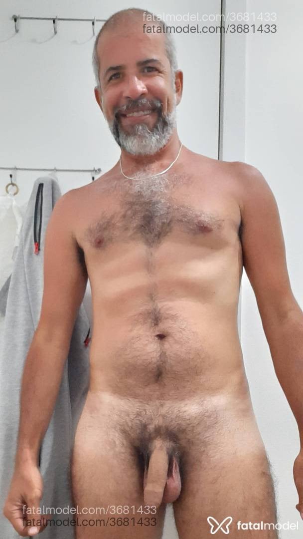 Acompanhante homem sem cabelo de olhos castanhos - Borvani Lux
