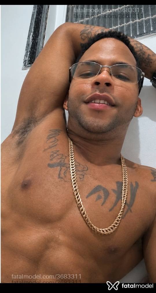 Acompanhante homem com cabelo castanho de olhos castanhos - Mentexhot