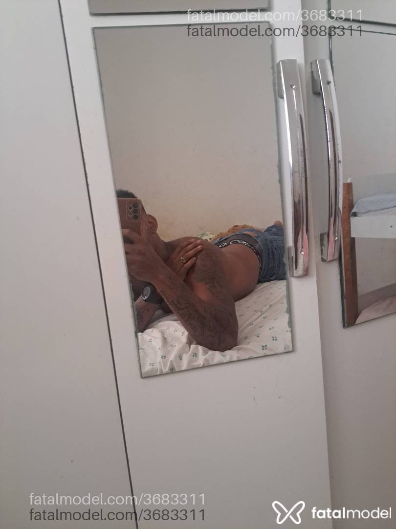Acompanhante homem com cabelo castanho de olhos castanhos - Mentexhot