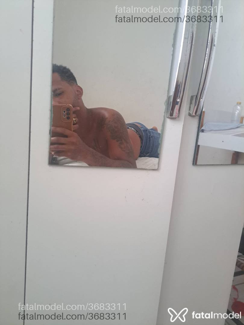 Acompanhante homem com cabelo castanho de olhos castanhos - Mentexhot
