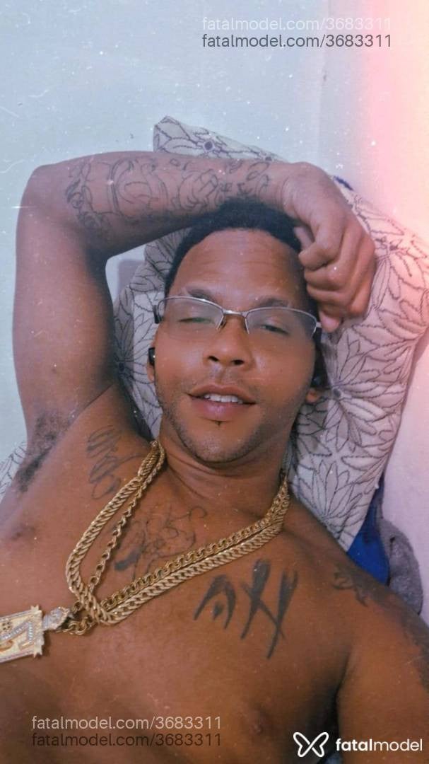 Acompanhante homem com cabelo castanho de olhos castanhos - Mentexhot