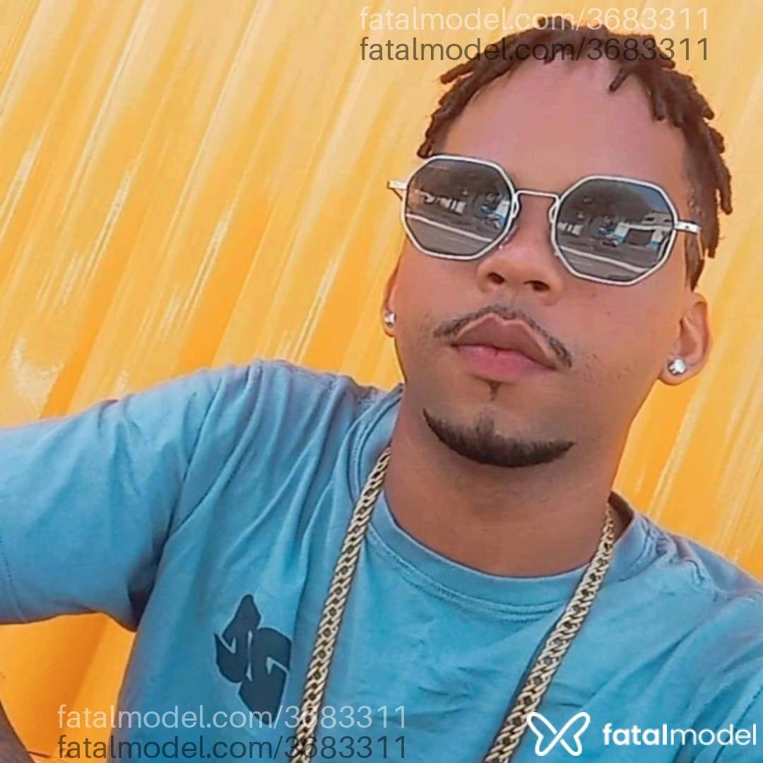 Acompanhante homem com cabelo castanho de olhos castanhos - Mentexhot