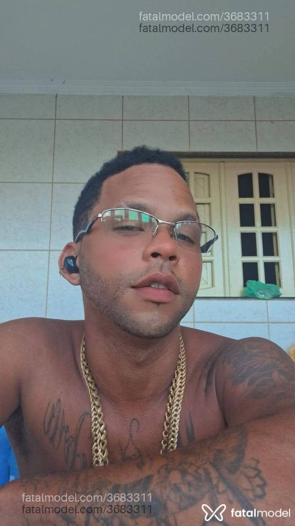 Acompanhante homem com cabelo castanho de olhos castanhos - Mentexhot