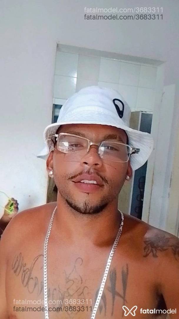 Acompanhante homem com cabelo castanho de olhos castanhos - Mentexhot