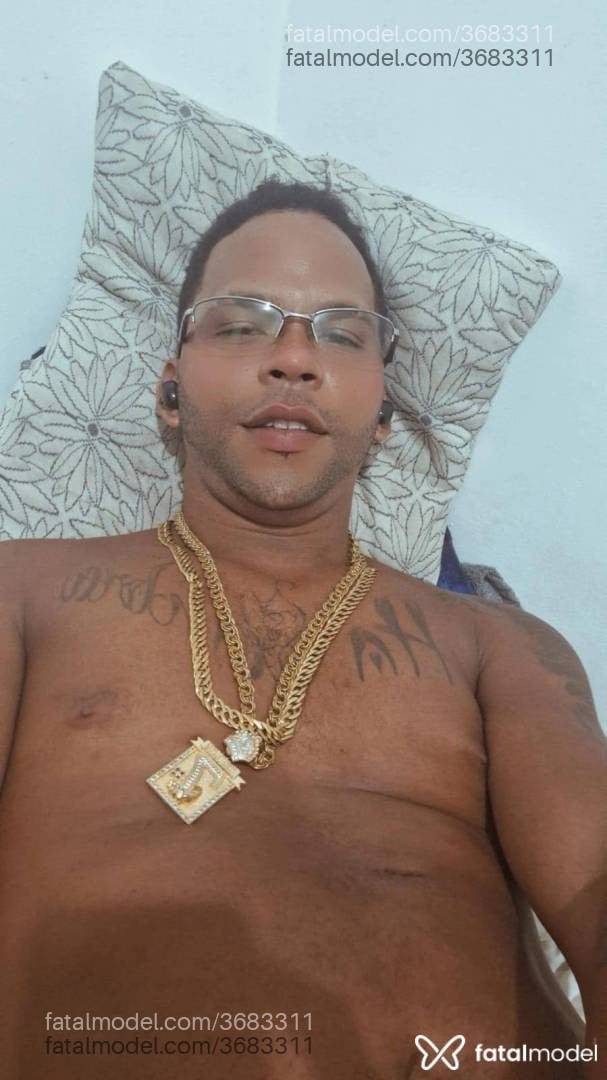 Acompanhante homem com cabelo castanho de olhos castanhos - Mentexhot