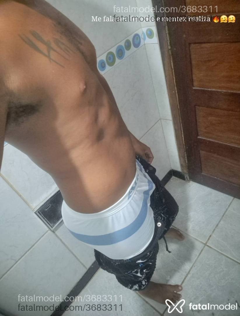 Acompanhante homem com cabelo castanho de olhos castanhos - Mentexhot