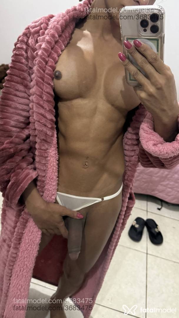 Acompanhante mulher trans com cabelo castanho de olhos castanhos - Yanca